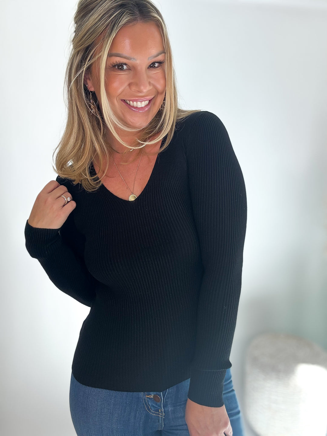 ⭐Door Buster⭐ Essential Ribbed V-Neck