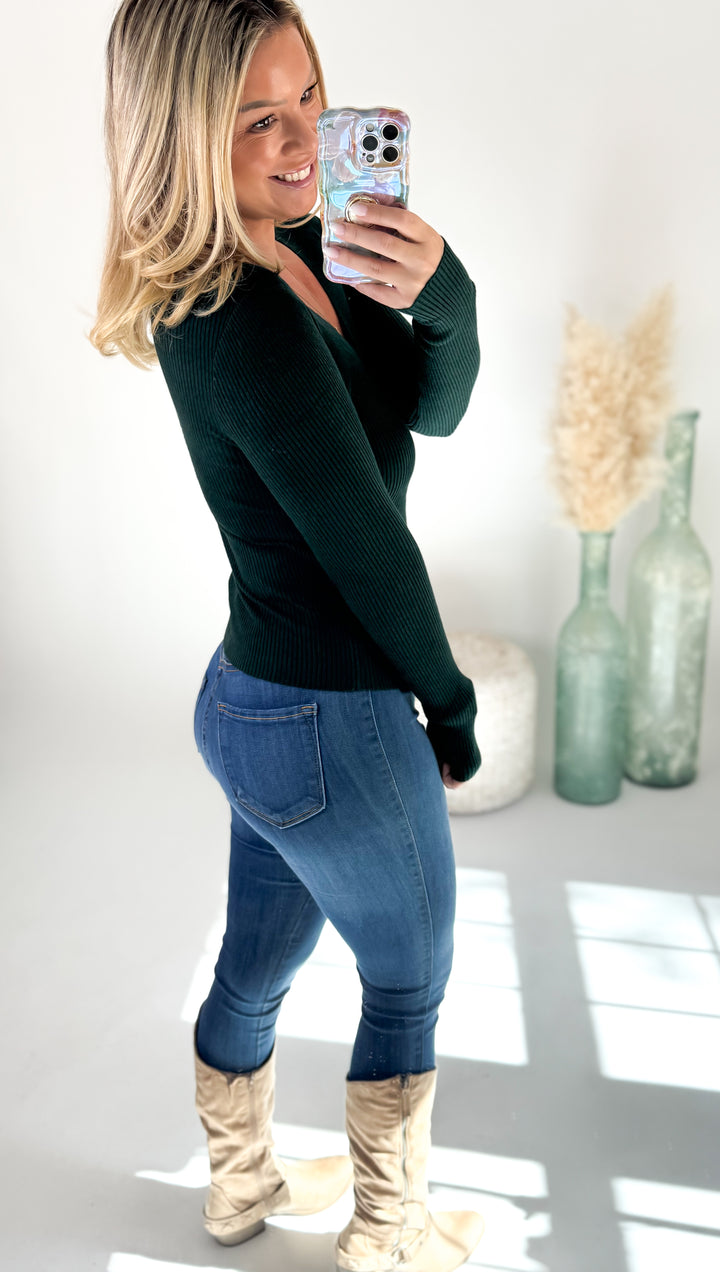 ⭐Door Buster⭐ Essential Ribbed V-Neck