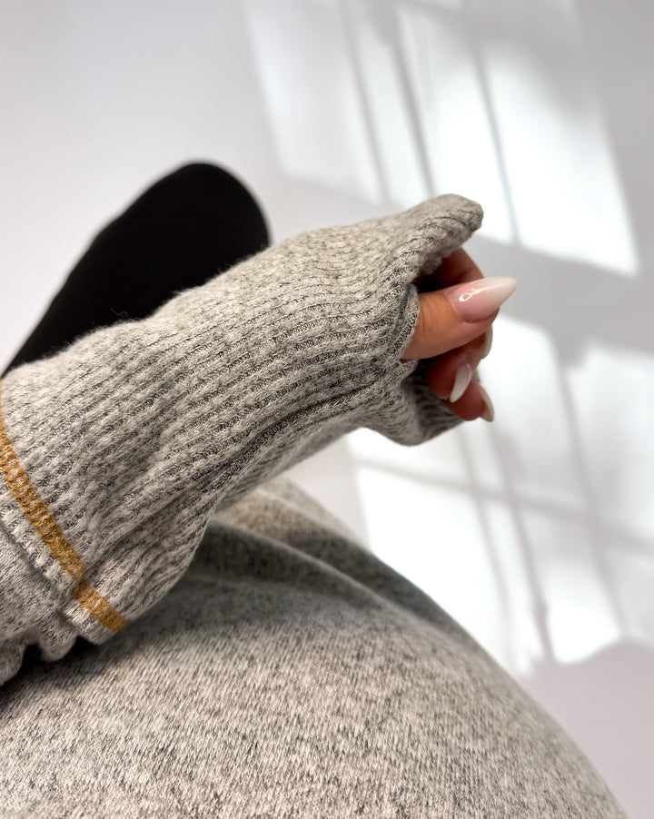 ⭐Door Buster⭐ Cozy Cloud Thumb-Hole Sweater