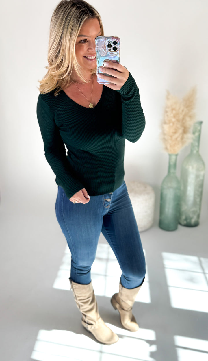 ⭐Door Buster⭐ Essential Ribbed V-Neck