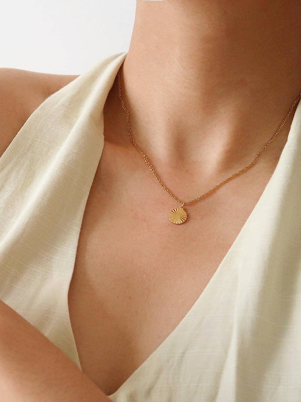 Miraz 18k Gold Non-Tarnish Round Sun Gaze Necklace : Yellow Gold